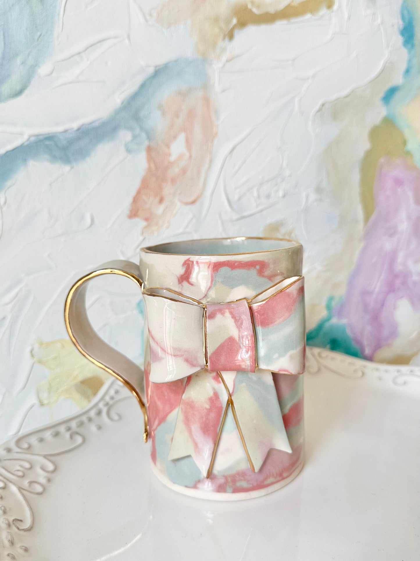 Melonaid Marbled Bow Mug with Gold Luster