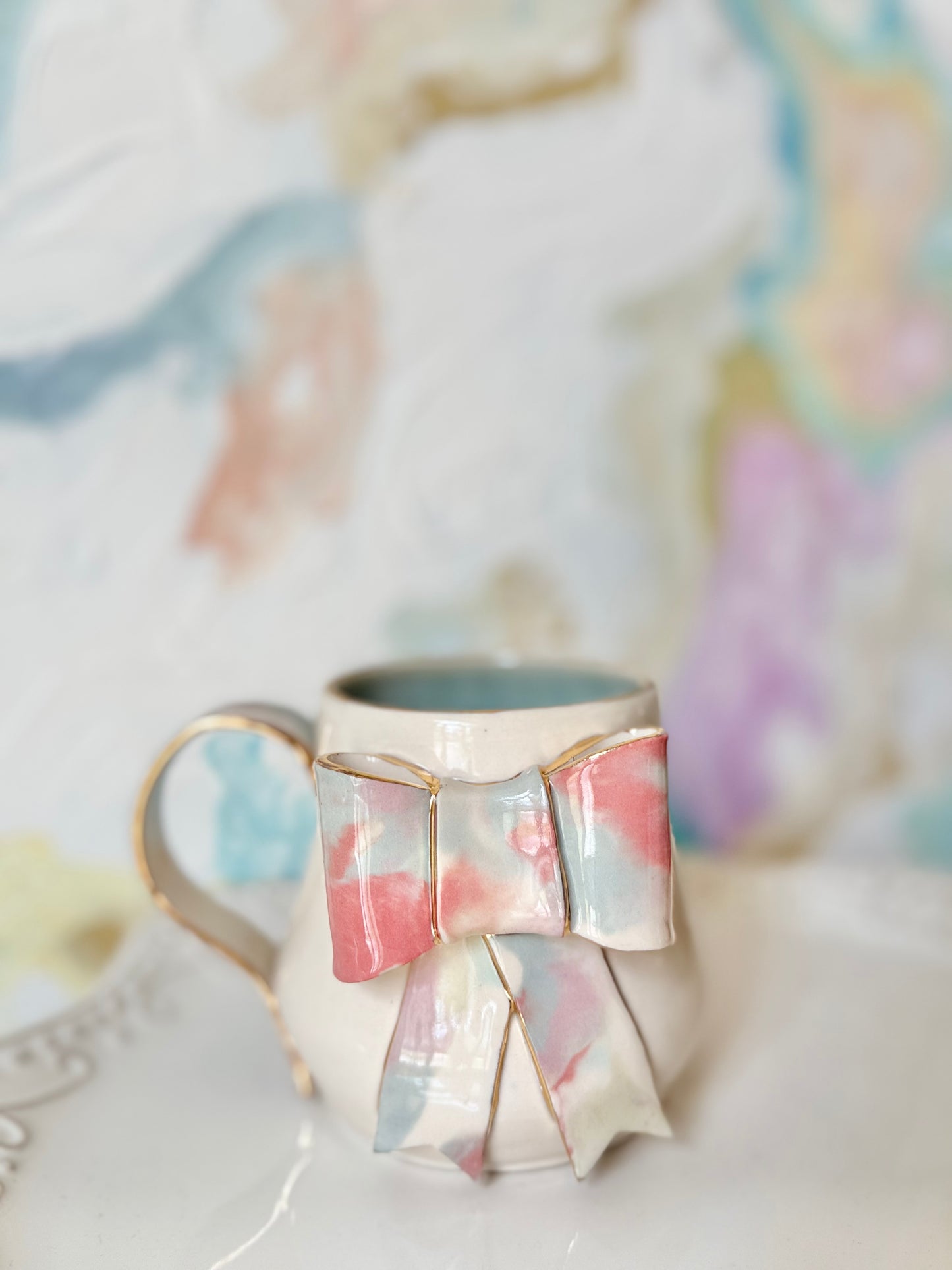 Melonaid II Marbled Bow Mug with Gold Luster