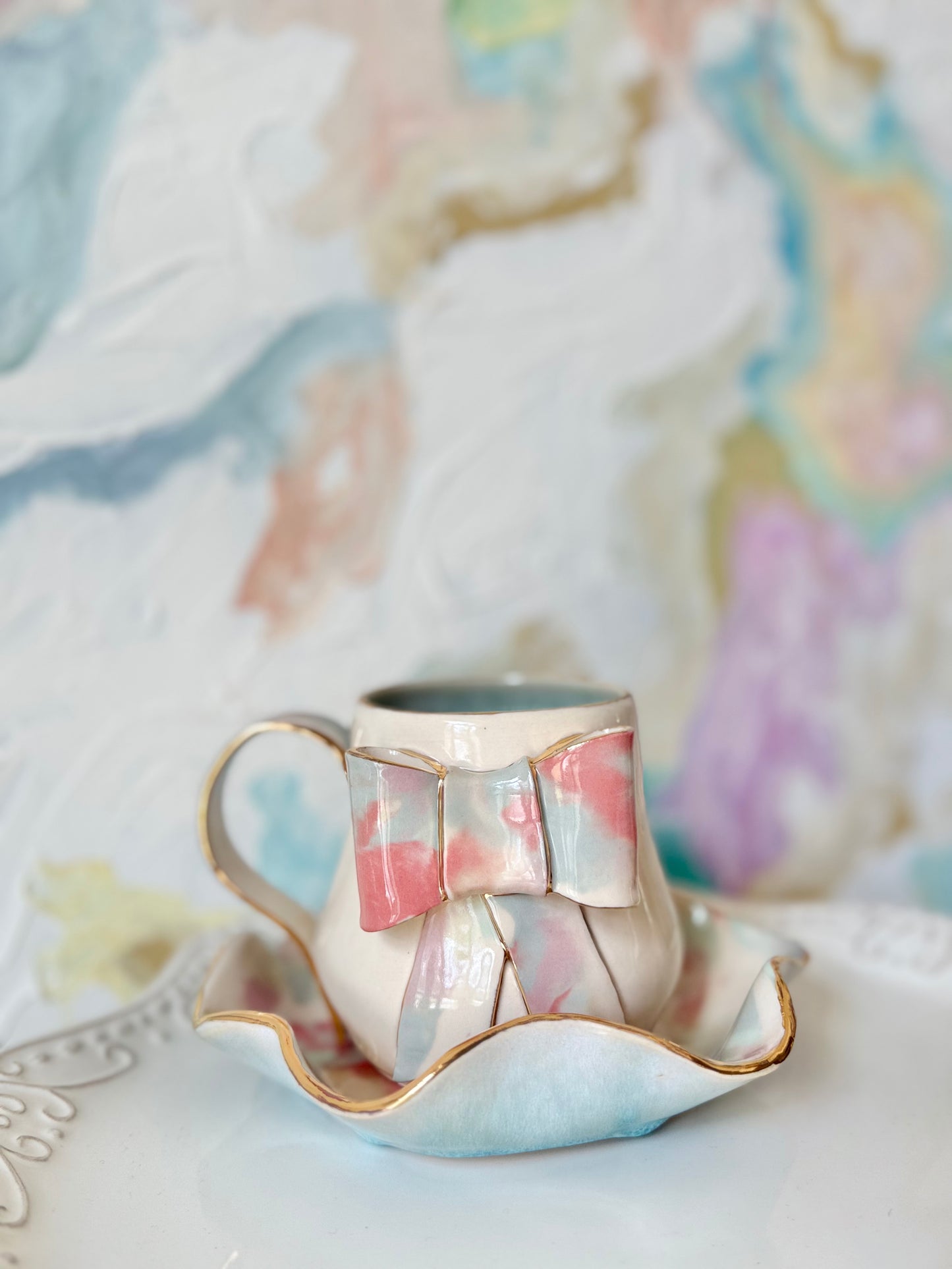 Melonaid II Marbled Bow Mug with Gold Luster