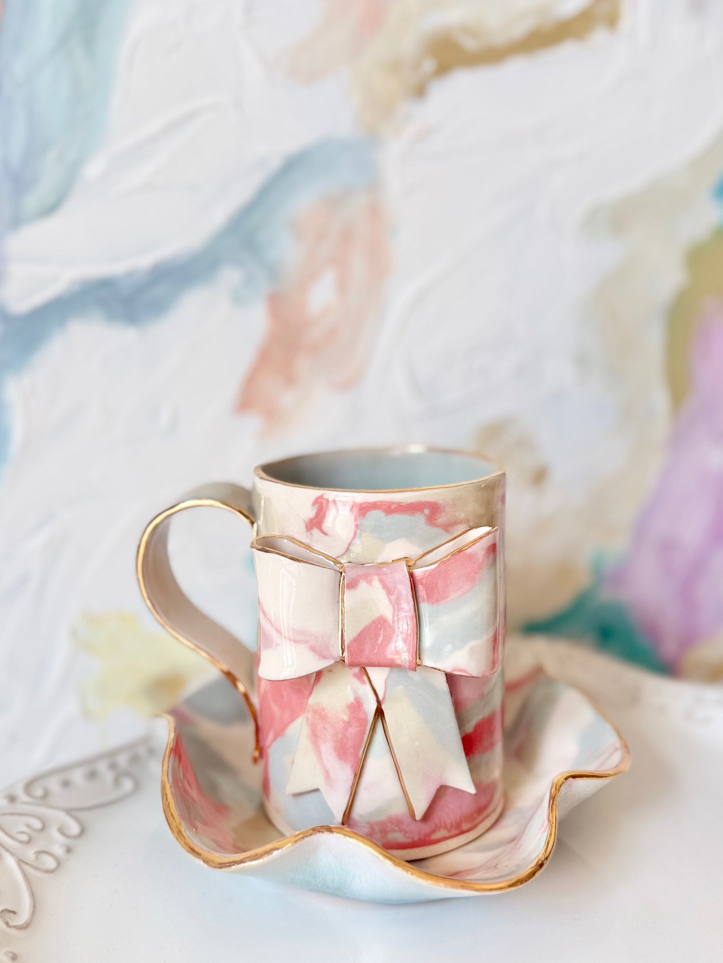 Melonaid Marbled Bow Mug with Gold Luster